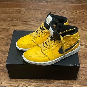 Air Jordan 1 University Gold